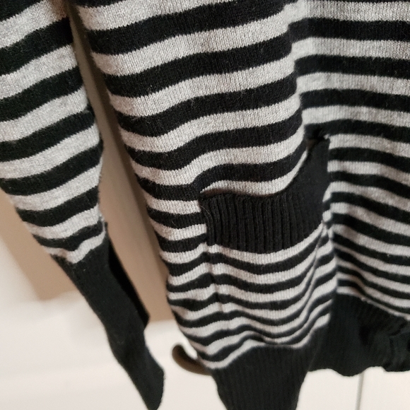 Black striped light weight cardigan - Picture 2 of 3